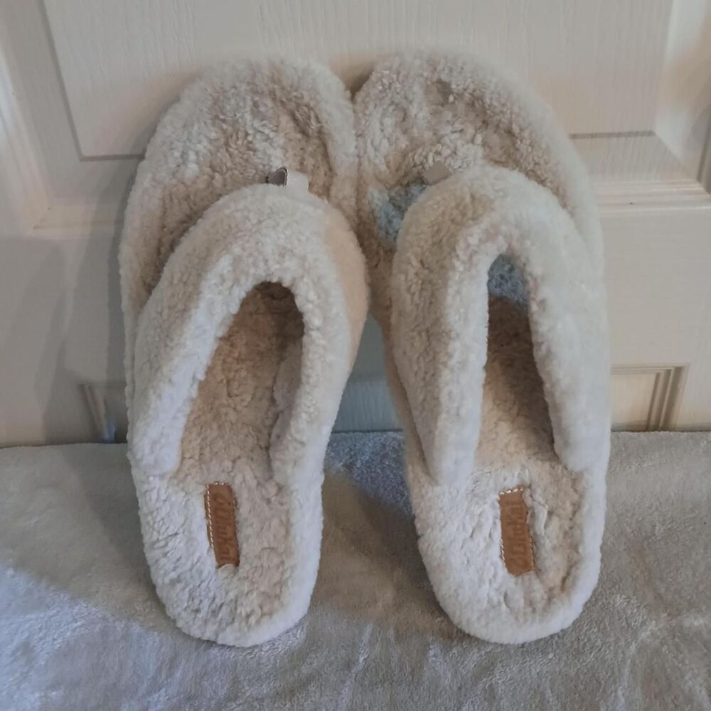 OluKai Kīpe'a Heu Cream Shearling Fuzzy Flip Flop Slipper Sandals 10 Coastal
